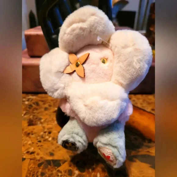 Plush Flower Accessory - Picture 1 of 2